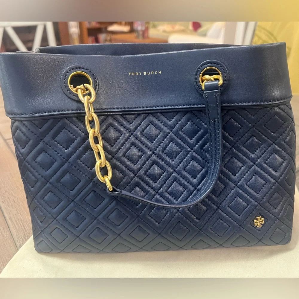 Tory Burch Fleming quilted handbag - Picture 2 of 14
